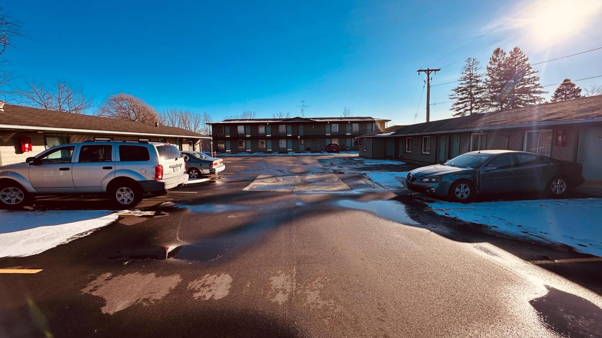 Currys Motel By Oyo Saginaw Mi Buitenkant foto
